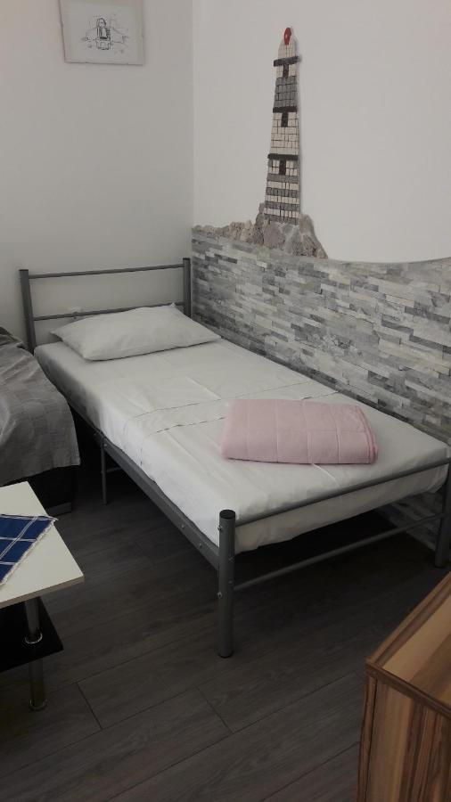 Apartmani Maric Selce Buitenkant foto