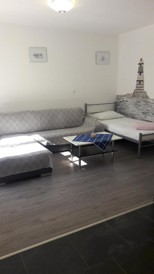 Apartmani Maric Selce Buitenkant foto