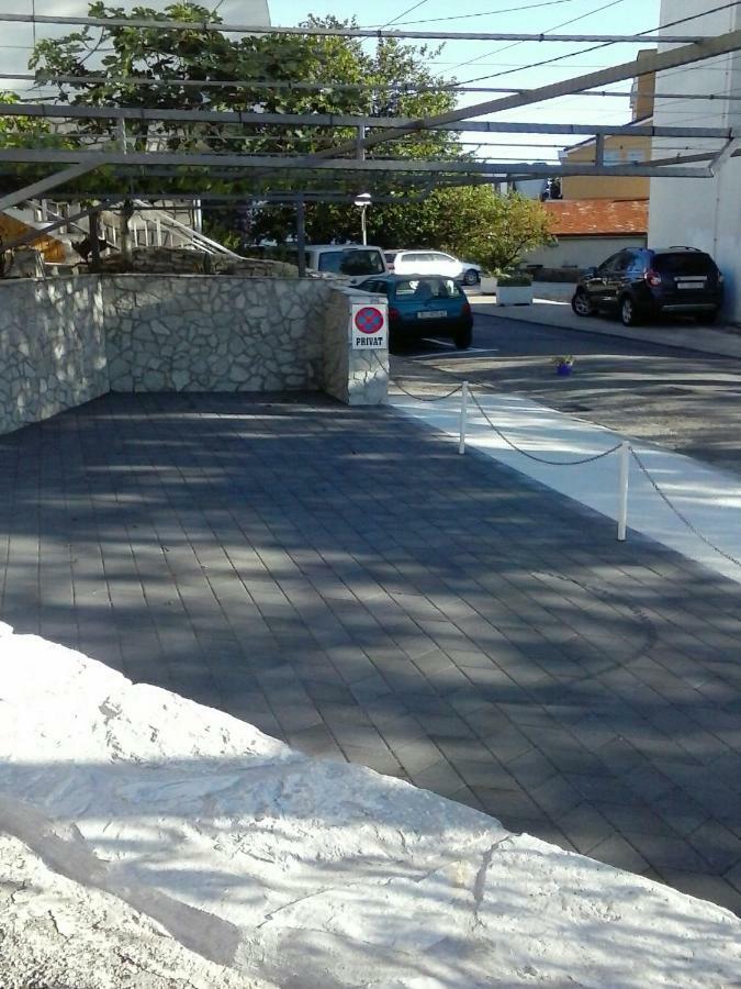 Apartmani Maric Selce Buitenkant foto