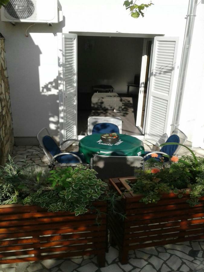 Apartmani Maric Selce Buitenkant foto