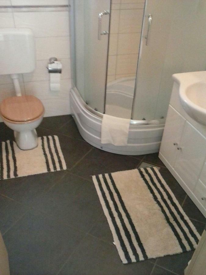 Apartmani Maric Selce Buitenkant foto