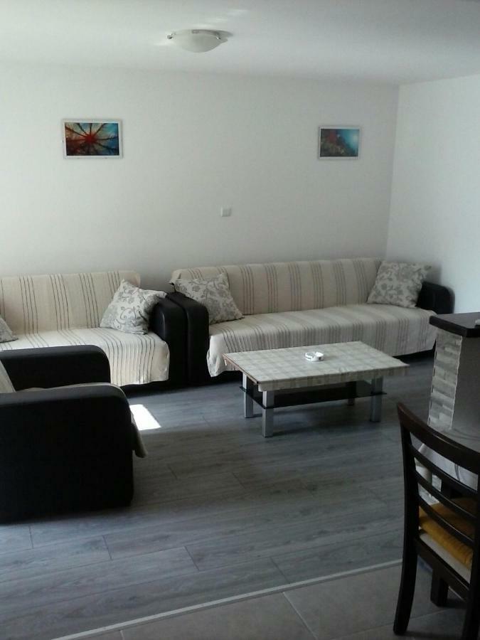 Apartmani Maric Selce Buitenkant foto